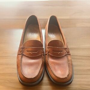 BASS ‘Weejuns’ Brown Vintage Style Leather Loafer- Women’s 9